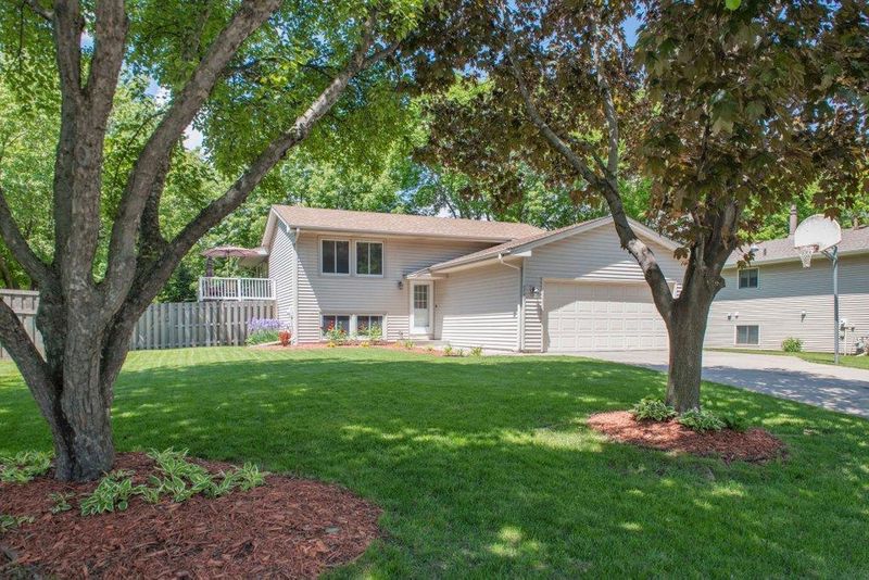 4745 Upland Ln N, Minneapolis, MN 55446