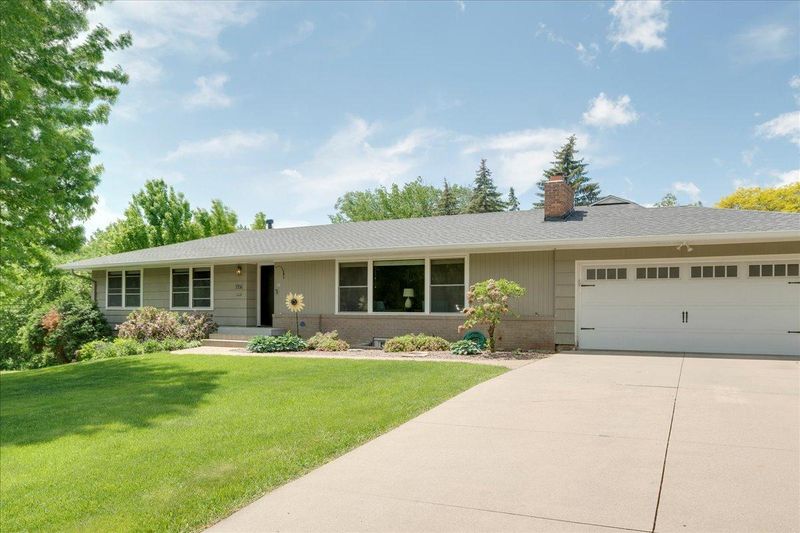 5536 Chantrey Rd, Edina, MN 55436