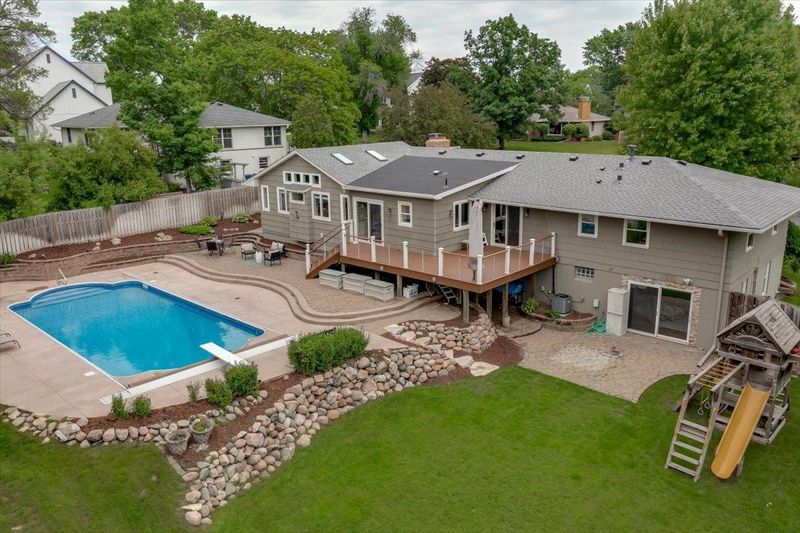 5536 Chantrey Rd, Edina, MN 55436