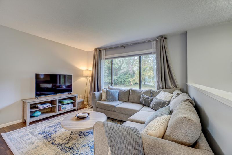 4280 Victoria St N, Shoreview, MN 55126