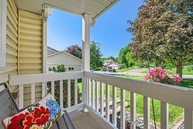 9294 Andrea Dr, Woodbury, MN 55125