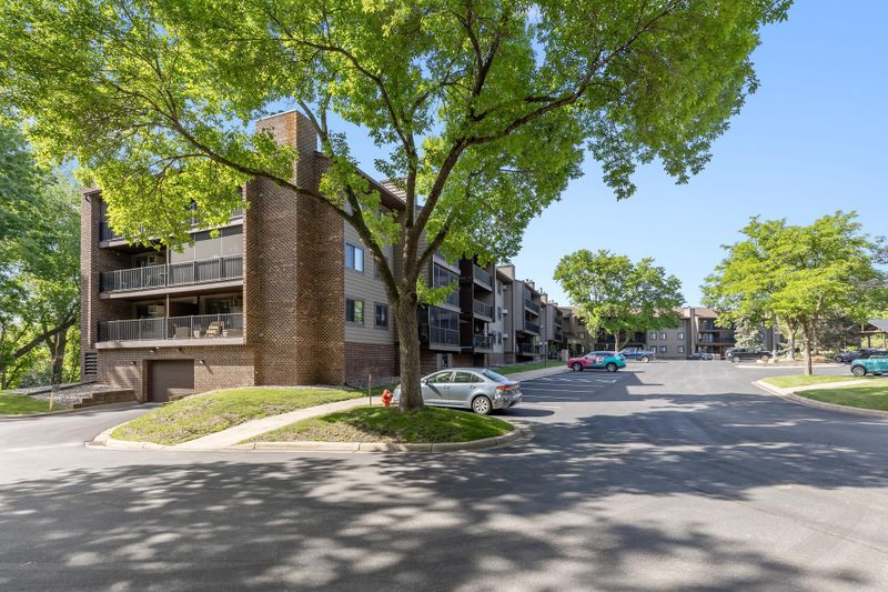 7601 W 101st St #210, Minneapolis, MN 55438