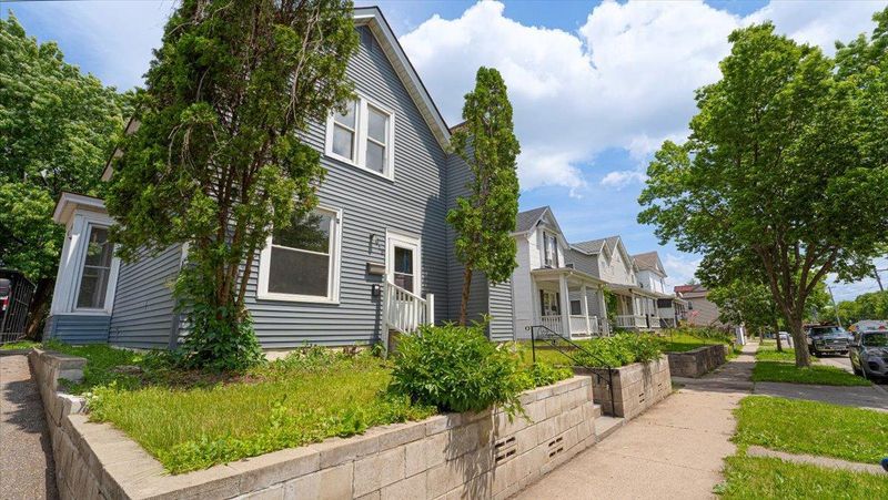 615 Reaney Ave, Saint Paul, MN 55130
