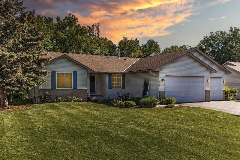 9020 Glacier Rd, Saint Bonifacius, MN 55375