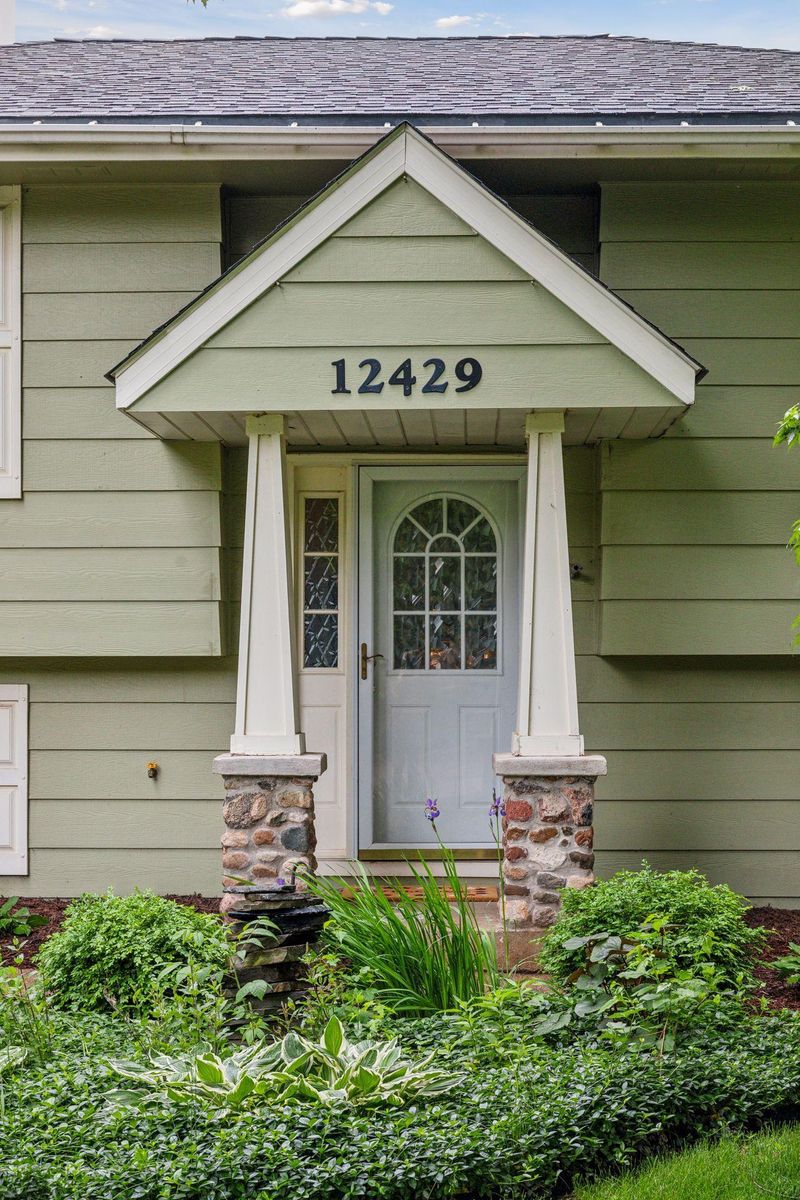 12429 Flag Ave, Savage, MN 55378