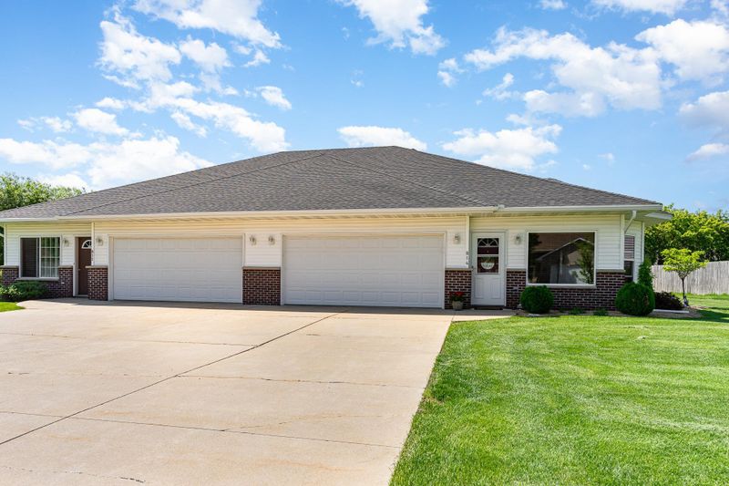814 2nd St NW #1, New Prague, MN 56071