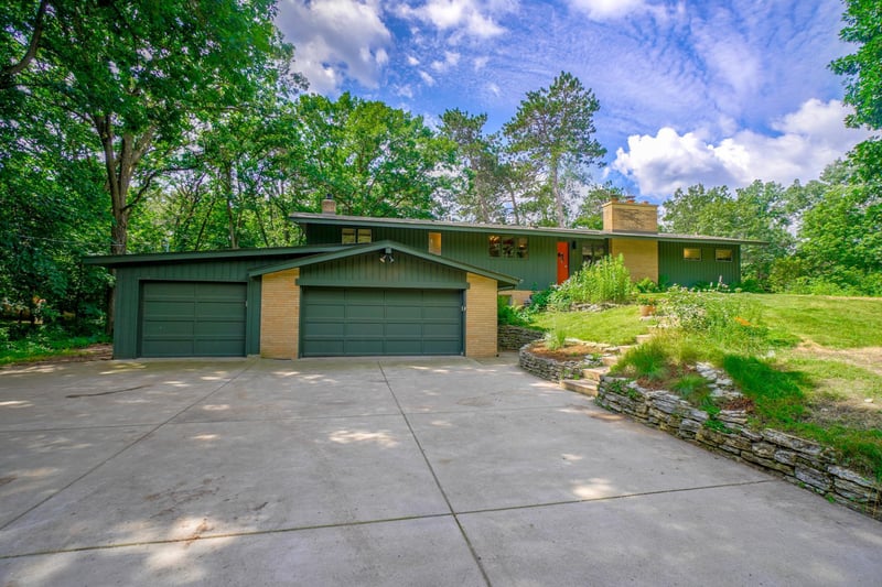 90 Many Levels Rd, Dellwood, MN 55110