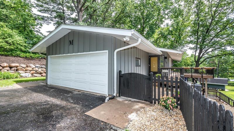 920 85th Ln NW, Minneapolis, MN 55433