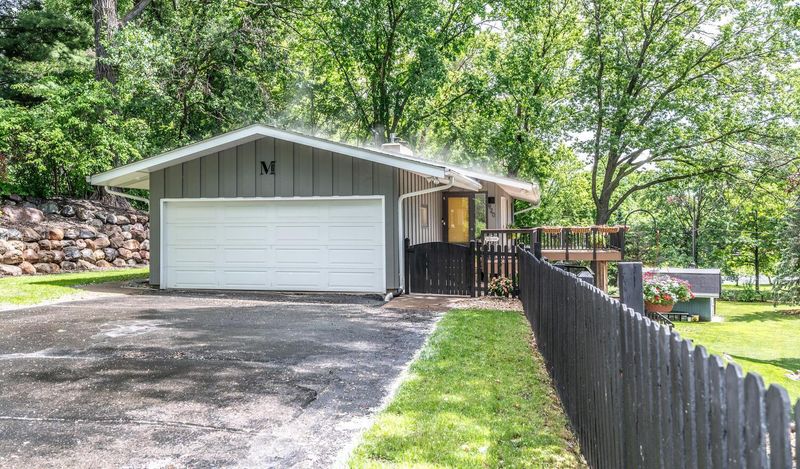 920 85th Ln NW, Minneapolis, MN 55433