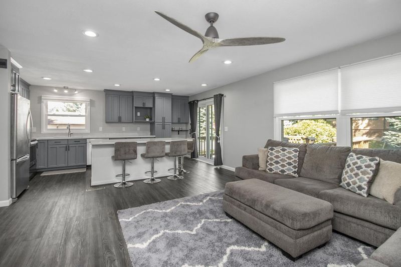 3207 Hamlet Dr, Woodbury, MN 55125