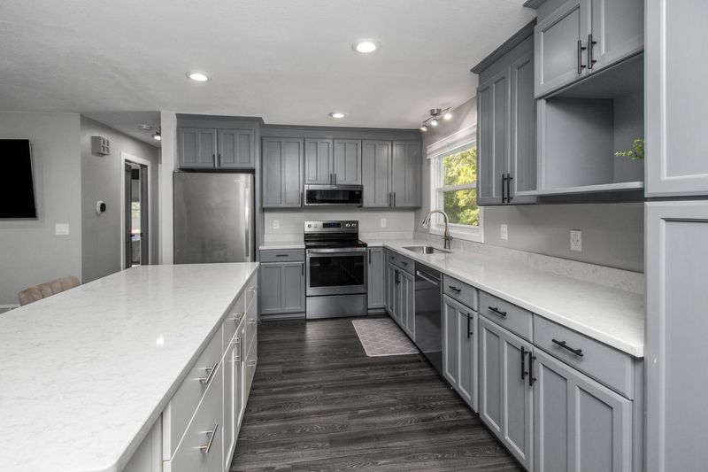 3207 Hamlet Dr, Woodbury, MN 55125