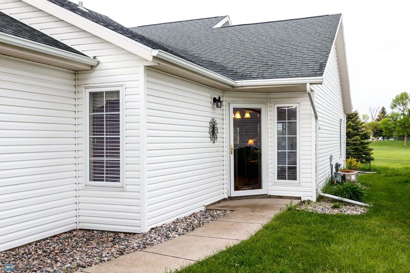 3353 38th St S, Moorhead, MN 56560