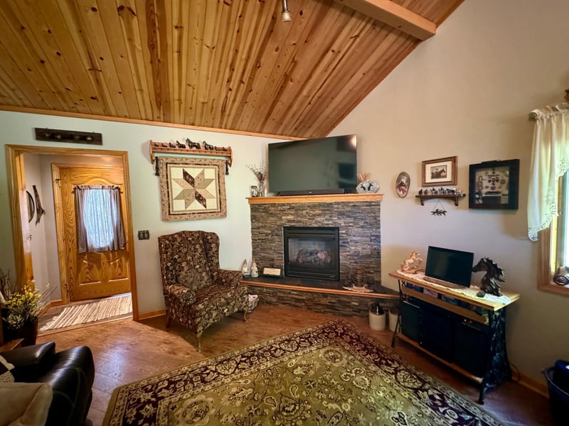 59227 County Road 71, Mazeppa, MN 55956