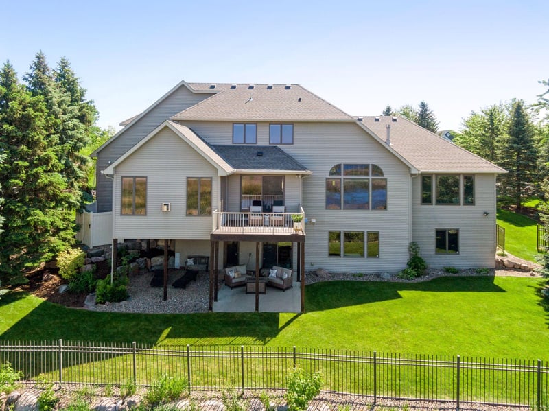 8330 Kelzer Pond Dr, Victoria, MN 55386