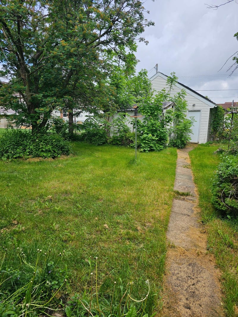 19 4th St SW, Eyota, MN 55934
