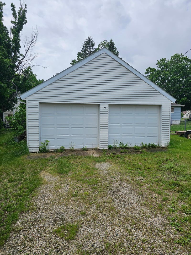 19 4th St SW, Eyota, MN 55934