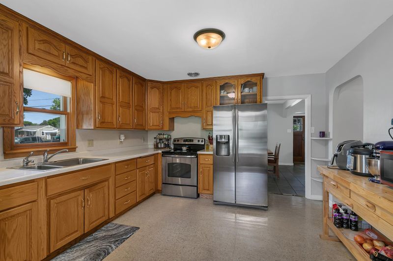 404 3rd St SE, Melrose, MN 56352