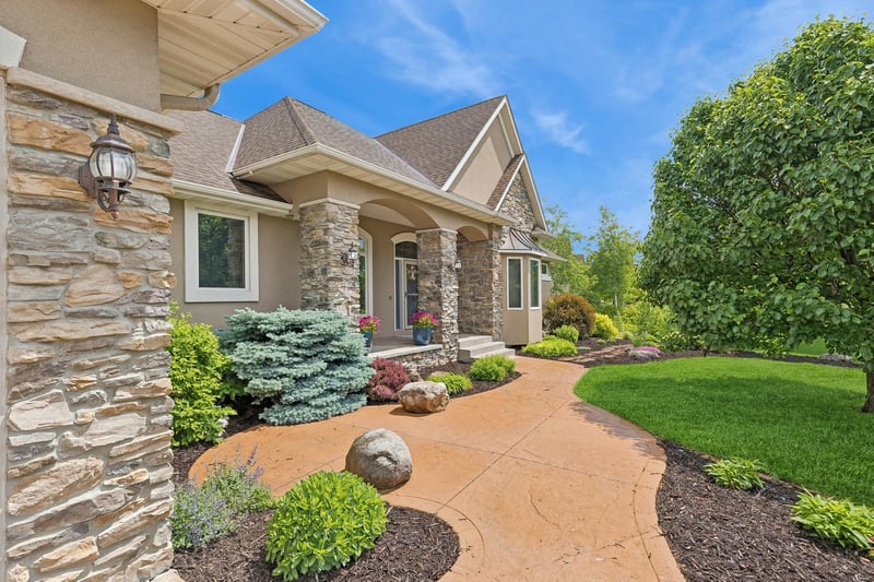 23700 Saddle Ridge Dr, Rogers, MN 55374