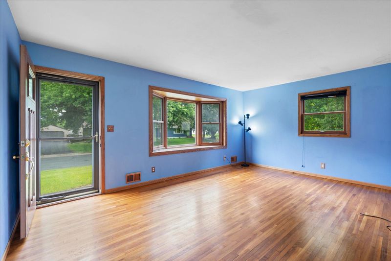 6249 Garbe Ave, Woodbury, MN 55125