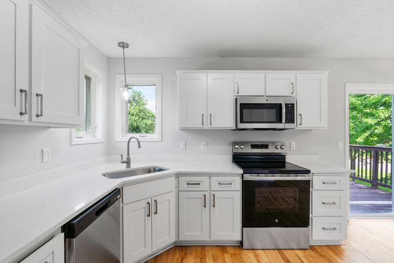 10667 56th St NE, Albertville, MN 55301