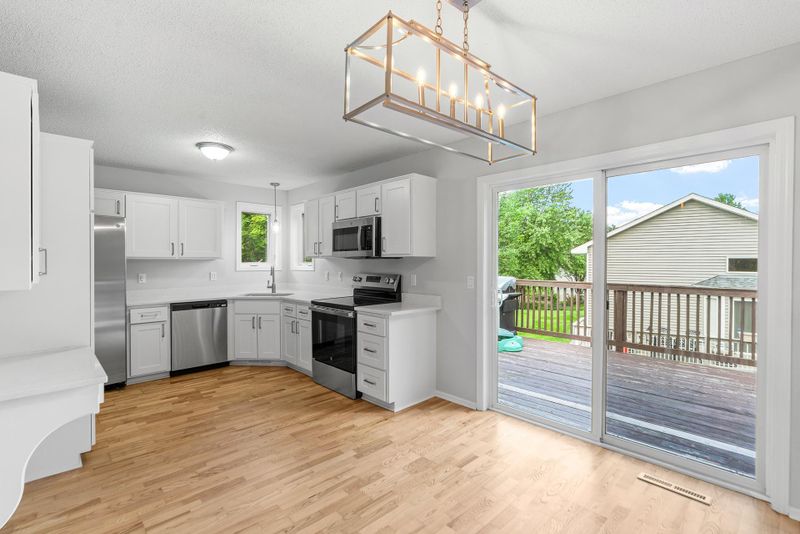 10667 56th St NE, Albertville, MN 55301