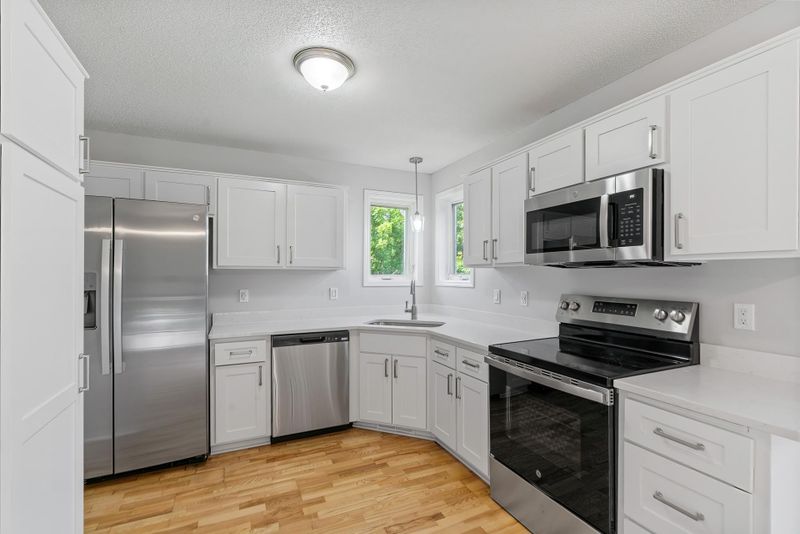 10667 56th St NE, Albertville, MN 55301
