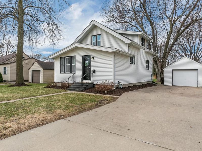 404 1st Ave SE, New Prague, MN 56071