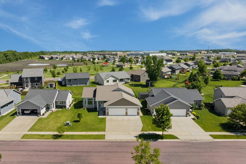 225 Muriefield Dr, Mankato, MN 56001
