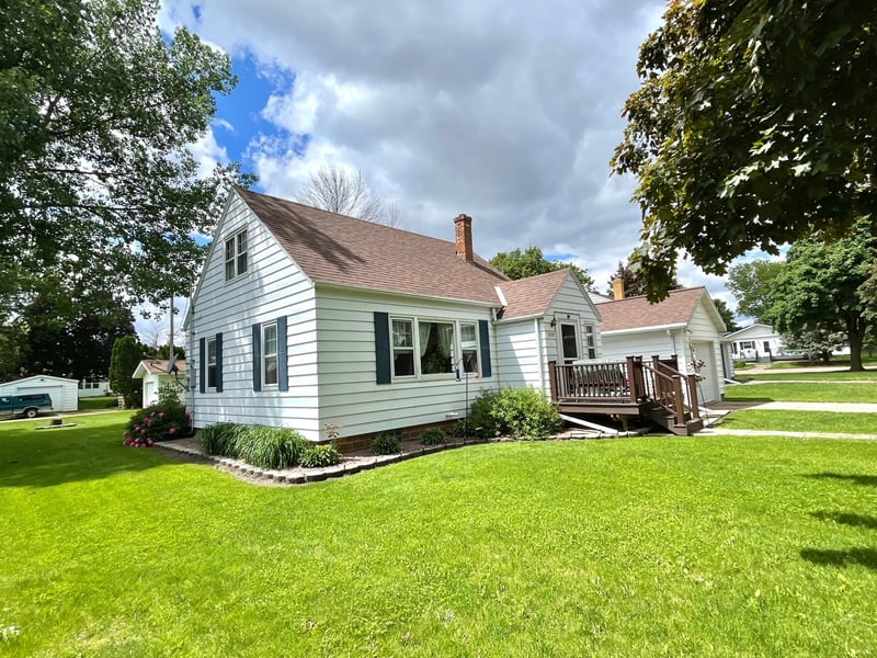 209 Prairie St N, Comfrey, MN 56019