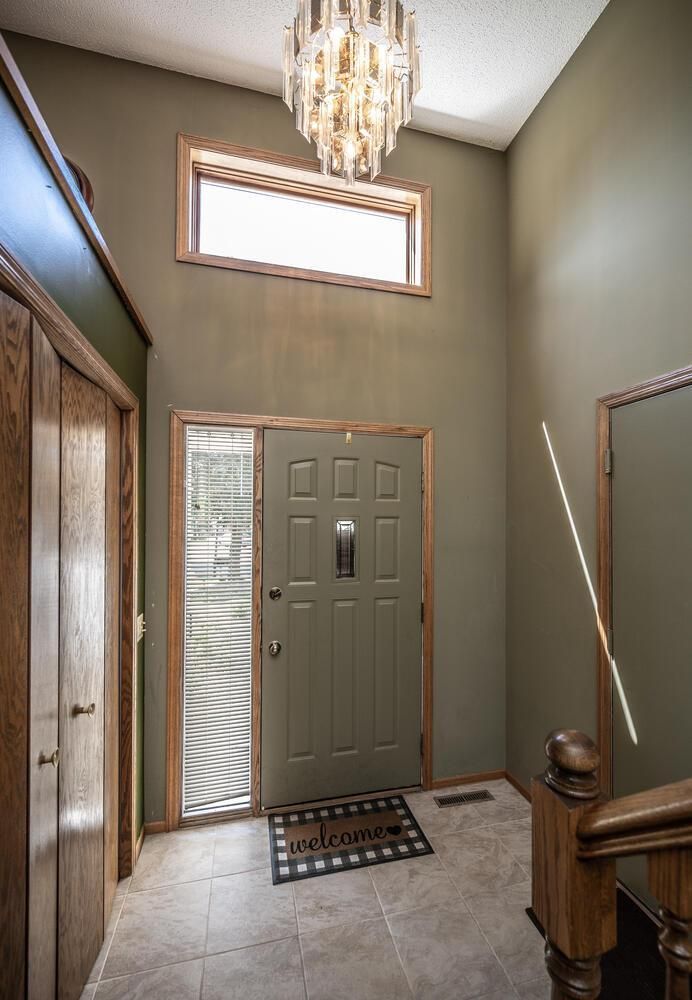 15990 Garrett Ct, Apple Valley, MN 55124
