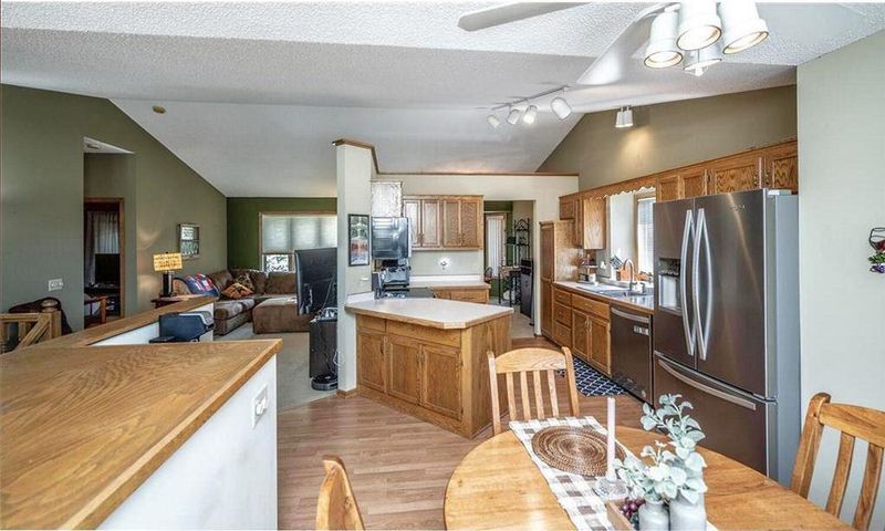 15990 Garrett Ct, Apple Valley, MN 55124