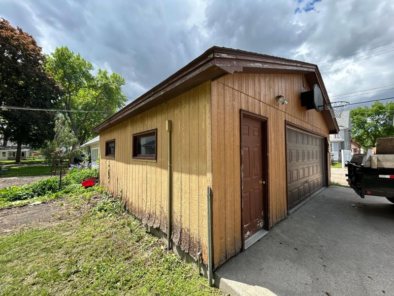 307 N 7th St, Montevideo, MN 56265