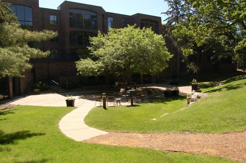 8400 Pennsylvania Rd #137, Bloomington, MN 55438