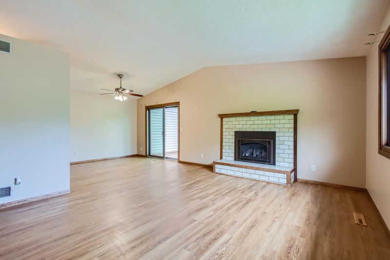 800 Martha Lake Ct, Shoreview, MN 55126