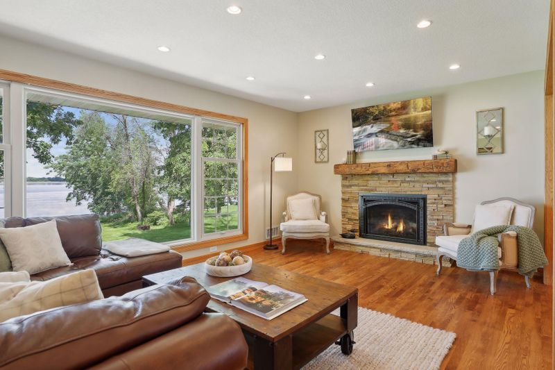 1687 Peltier Lake Dr, Centerville, MN 55038