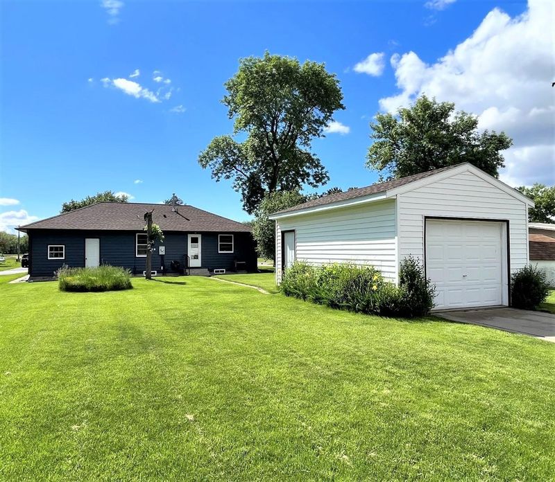109 Cedar St S, Sauk Centre, MN 56378