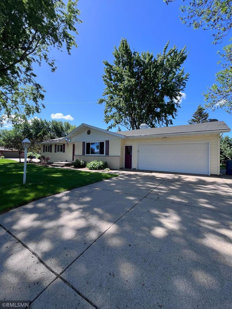 2716 Hauer Trl, Shakopee, MN 55379