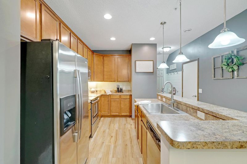 1599 Sumac Cir #B, Carver, MN 55315
