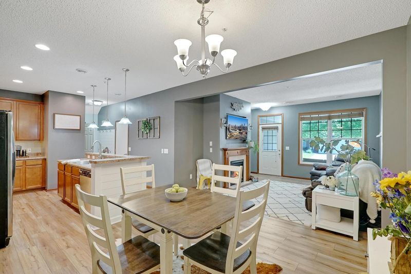 1599 Sumac Cir #B, Carver, MN 55315