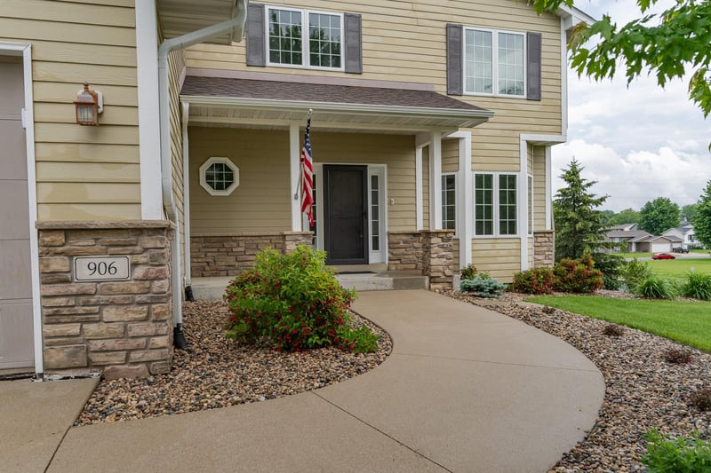 906 6th Ave NW, Dodge Center, MN 55927
