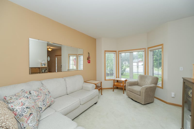906 6th Ave NW, Dodge Center, MN 55927