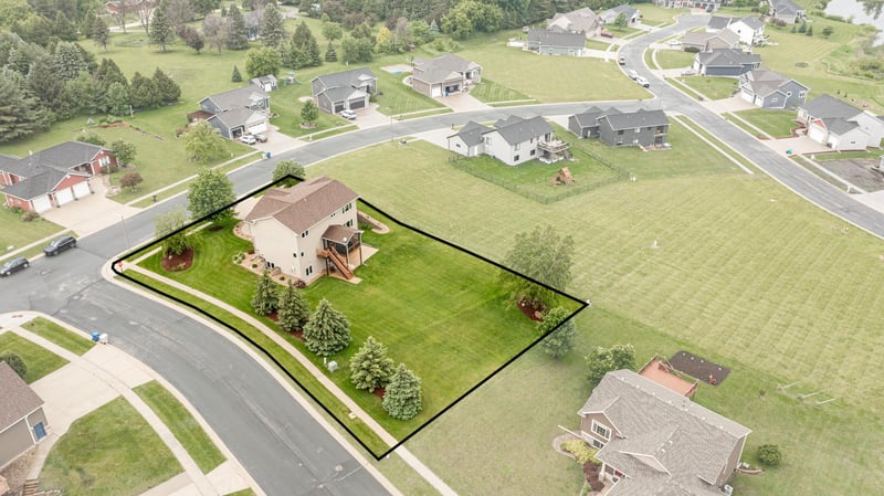 906 6th Ave NW, Dodge Center, MN 55927