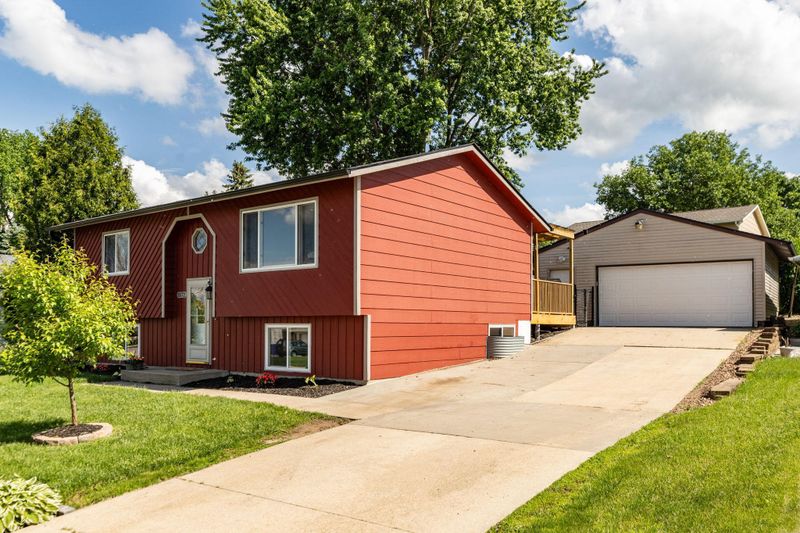 3572 8 1/2 St NW, Rochester, MN 55901