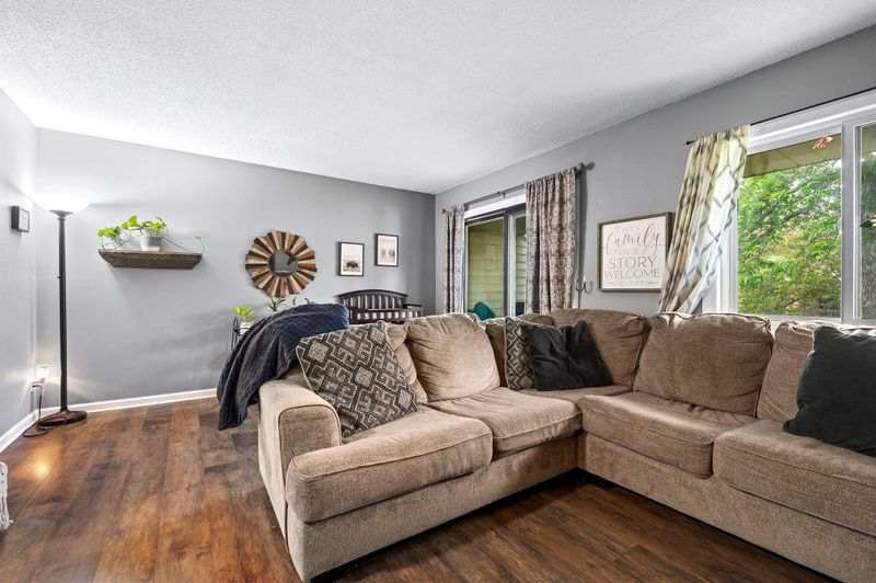 15 Marie Ave E, West Saint Paul, MN 55118