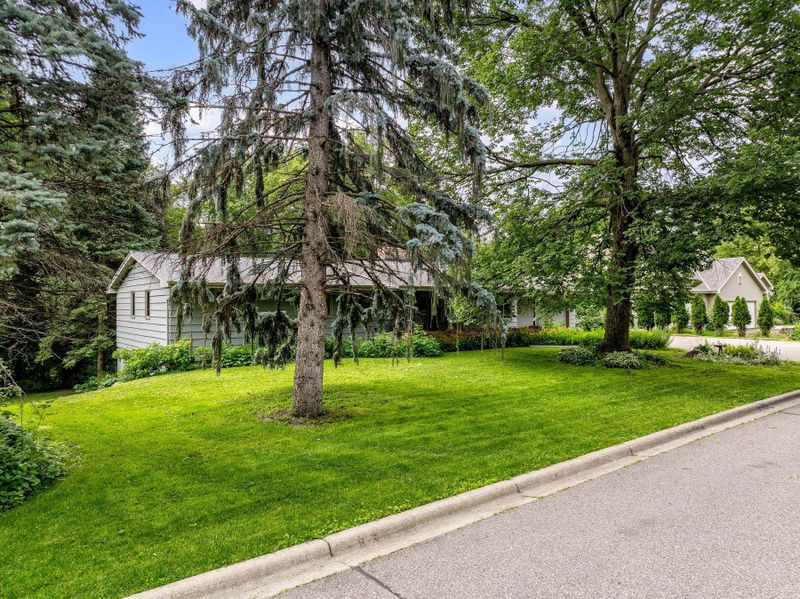 2917 Green Briar Ln, Minnetonka, MN 55305