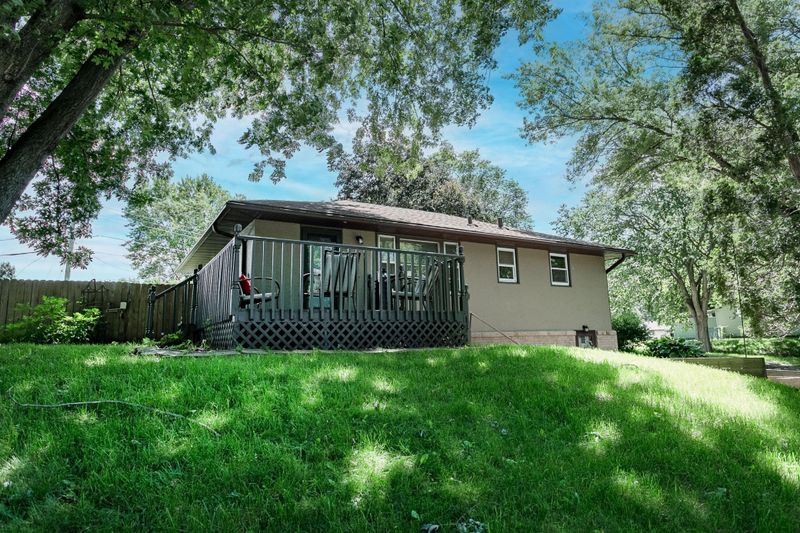 6927 14th St N, Oakdale, MN 55128