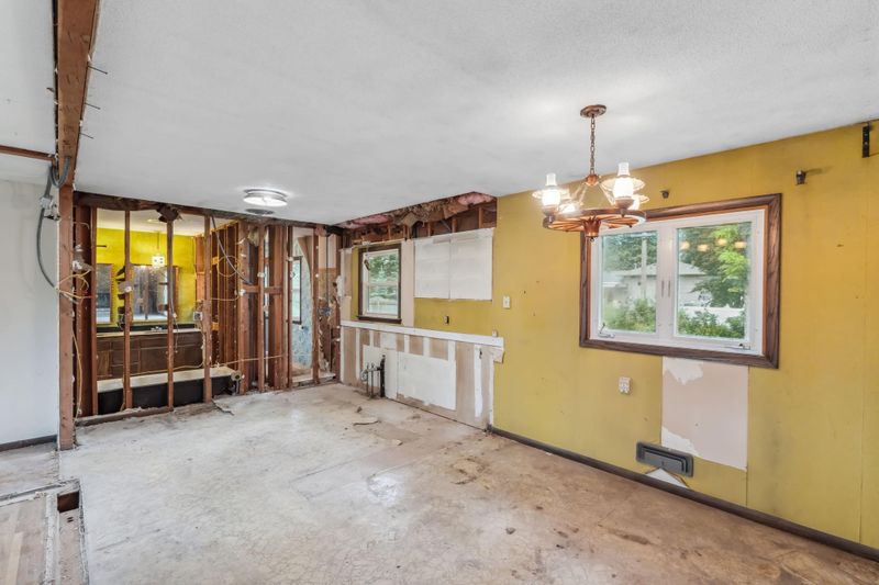 1043 Ramsdell Dr, Apple Valley, MN 55124