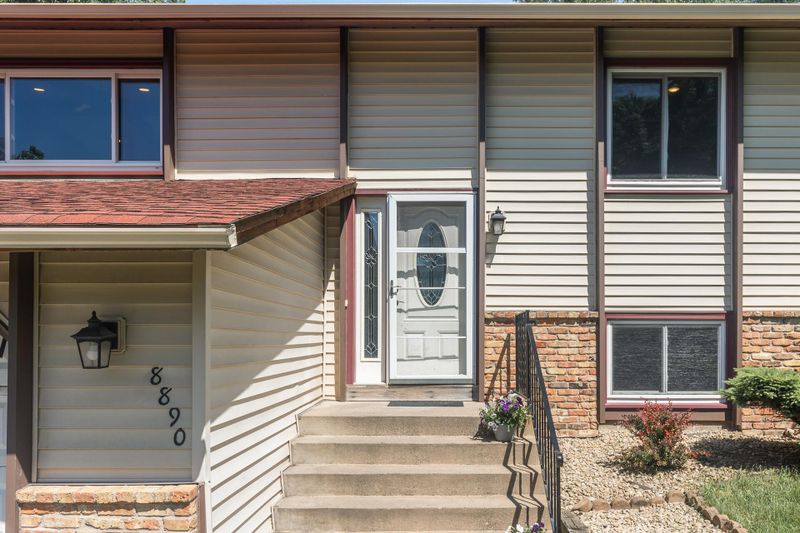 8890 Kimberly Ln N, Maple Grove, MN 55311