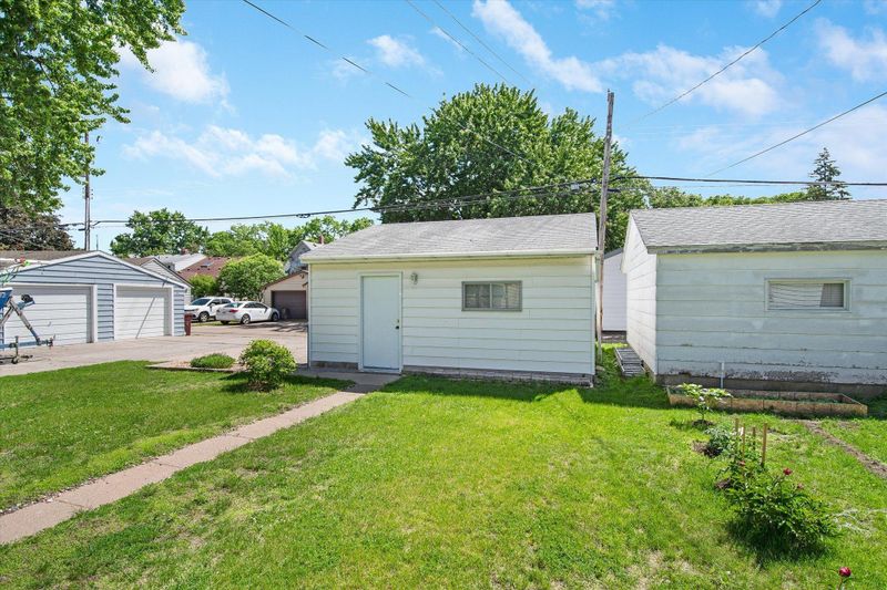 3940 Perry Ave N, Minneapolis, MN 55422