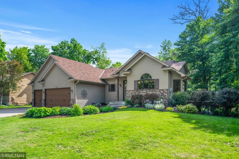 6554 Whitetail Trl, Hugo, MN 55038